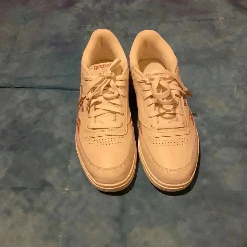 Reebok W’s Sneakers size 10